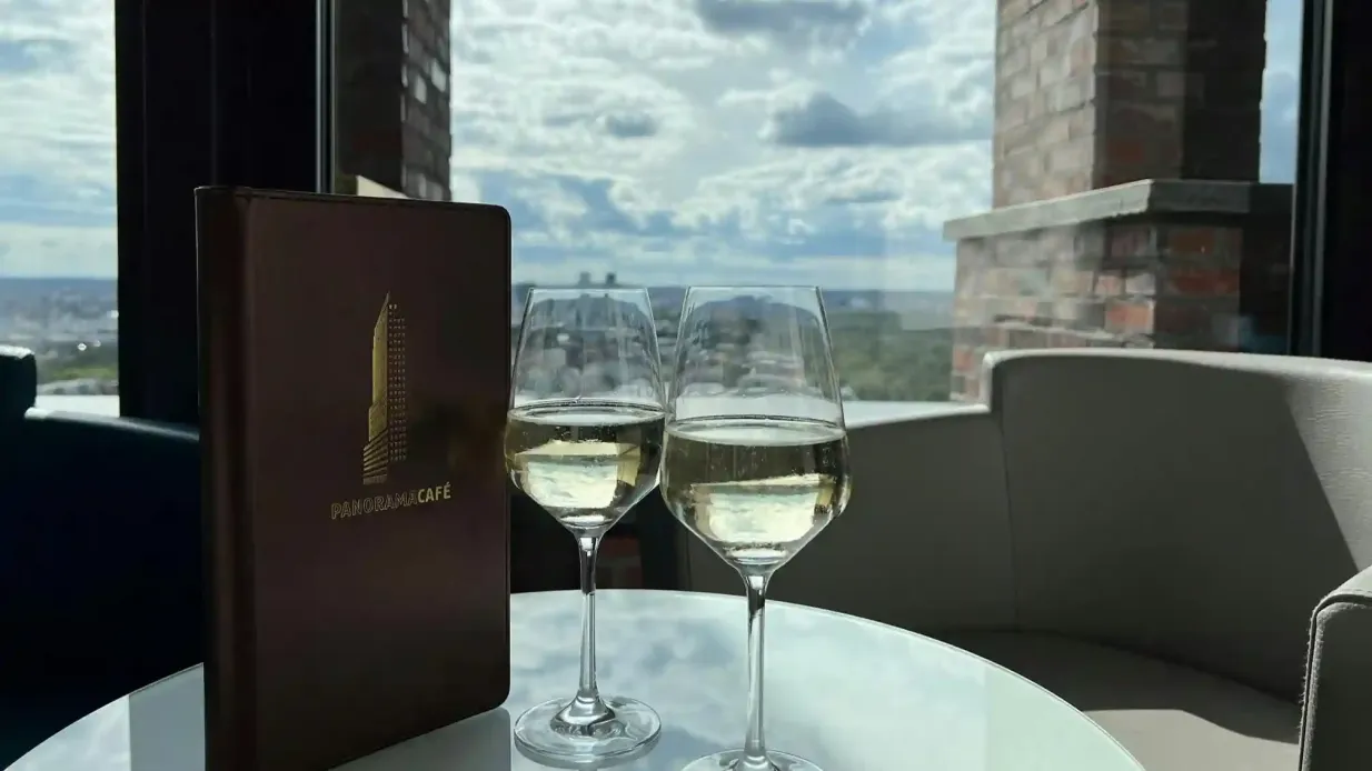 Panoramapunkt Berlin: VIP-Eintritt mit Cremant