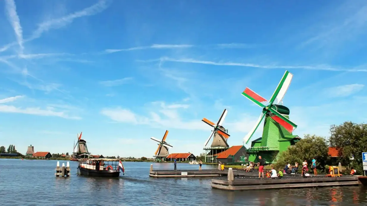 Zaanse Schans: Roundtrip from Amsterdam + Audio Guide