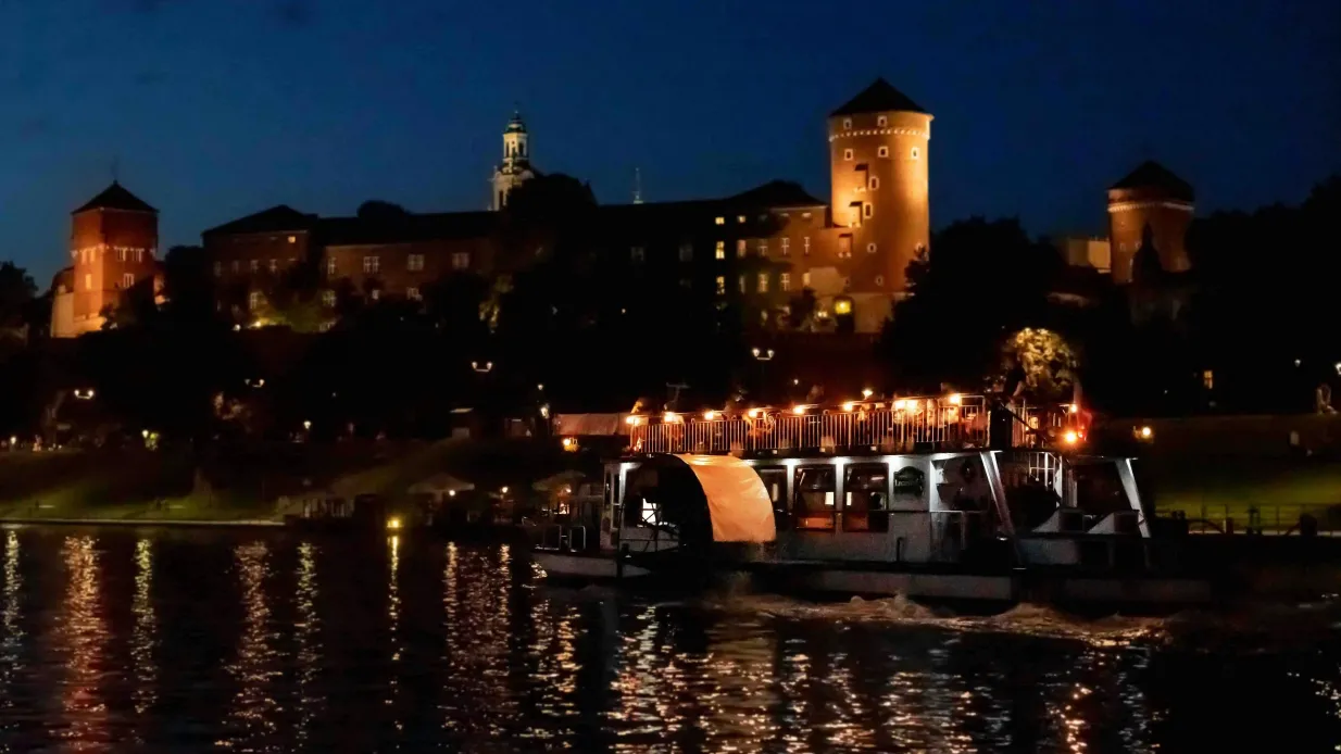 Krakow: Vistula River Cruise with Audio Guide Provided by Aqua Fun - Krystian Kapusta