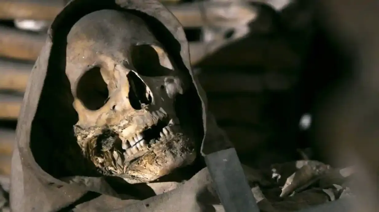 Rome: Roman Crypts and Catacombs Tour with Audio Guide Provided by City Wonders