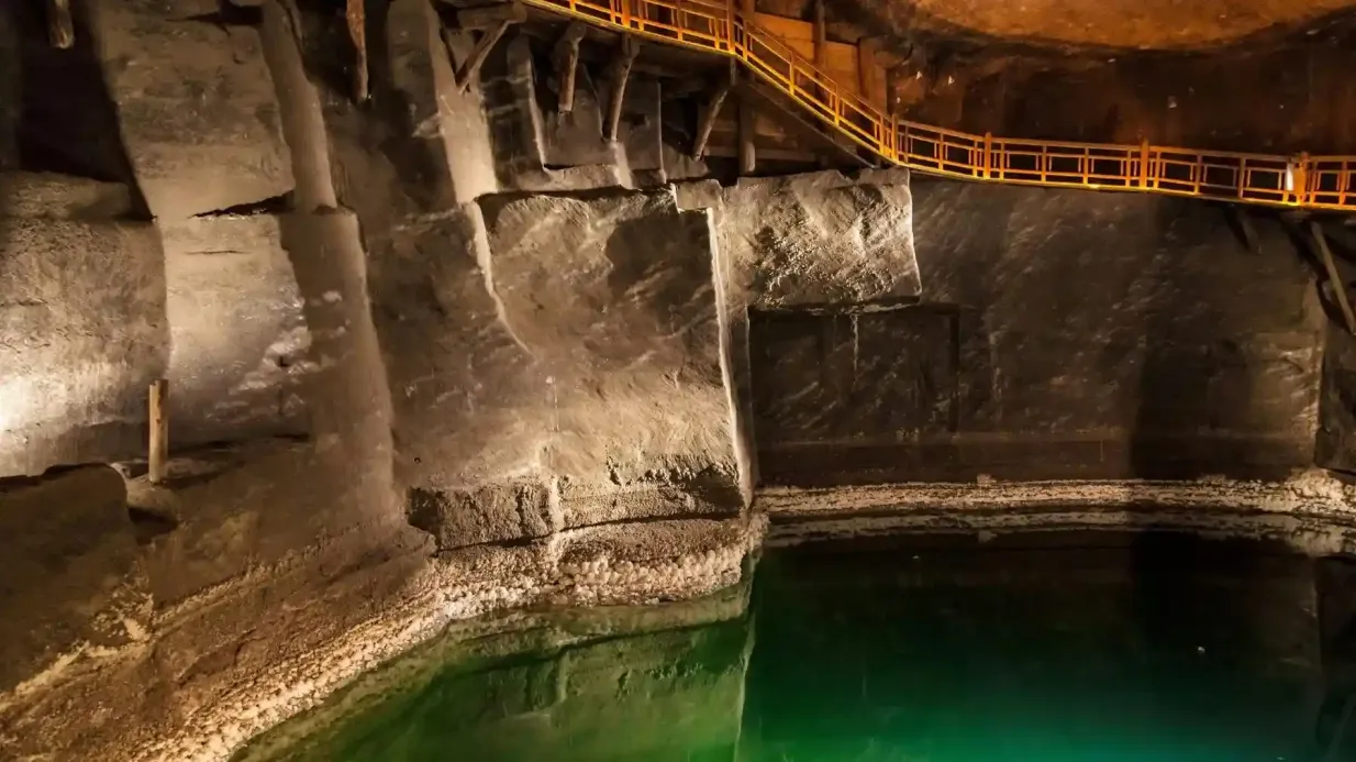 Mine de sel de Wieliczka : Entrée sans file d'attente + visite guidée Fournie par Krakow Booking (EUR)