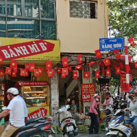 Nguyen  — Guide in Bat Trang Pottery Craft Village Kostenlose Tour Dorf in Hanoi, Vietnam