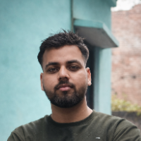 Hariom Pandey &mdash; Guida di Tour gratuito di Varanasi in Royal Enfield , India