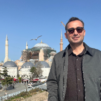 fehmi dişlioğlu &mdash; Guía del Fener y Balat Free Tour: Colores, creencias y vida local, Turquía